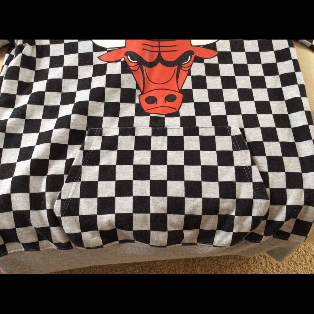 Chicago Bulls Black and White NBA Pullover Hoodie - Picture 5 of 6